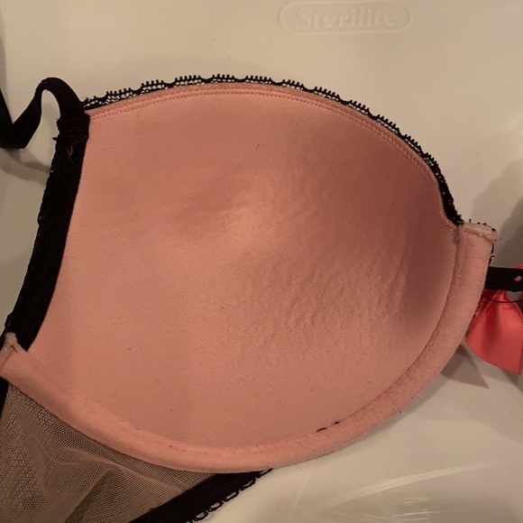 Victoria Secrete Bra 36B - Picture 4 of 8
